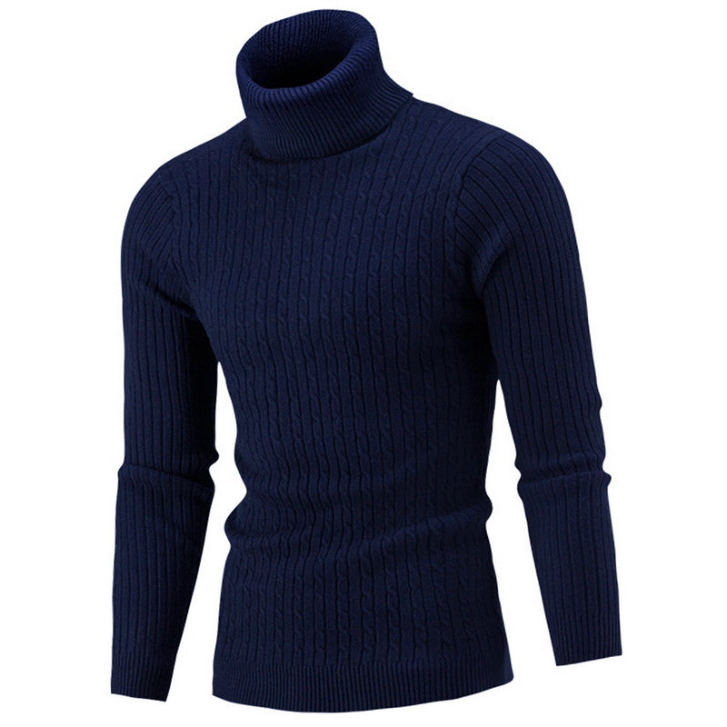 Pull en maille torsadée bleu marine avec col roulé épais, coupe ajustée et design élégant pour un style hivernal sophistiqué et confortable.