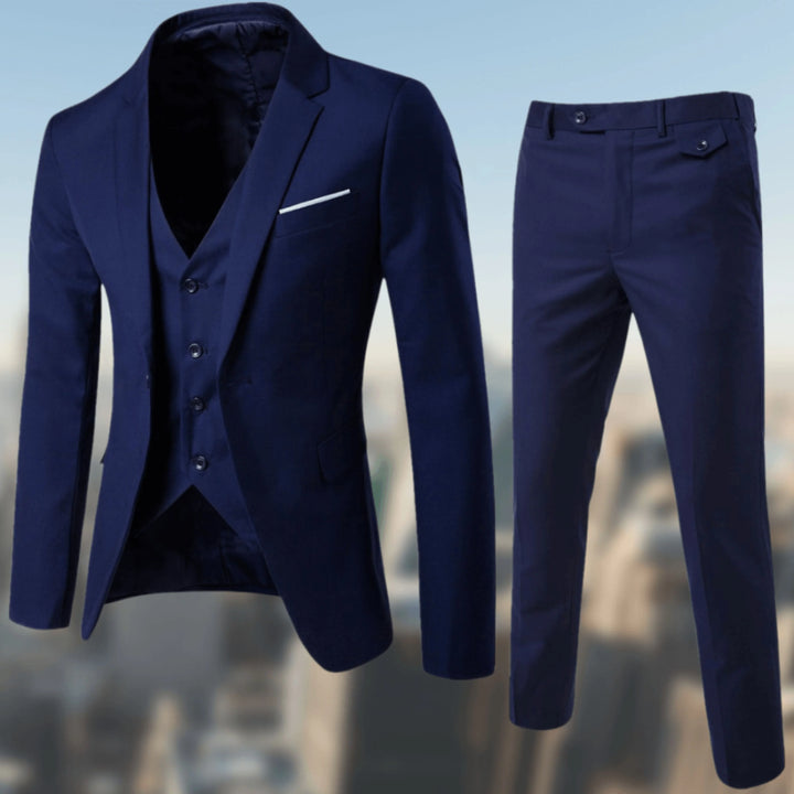 Costume Thaddeus chic pour homme, coupe moderne et finitions soignées adaptées aux mariages et cérémonies.