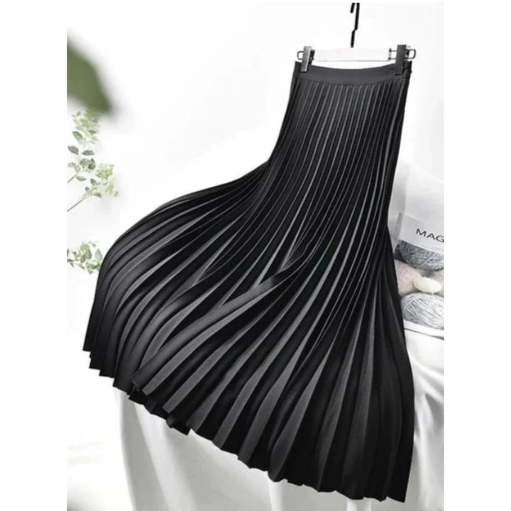Jupe plissée pour femme, pliage soigné et coupe raffinée adaptée aux tenues polyvalentes.