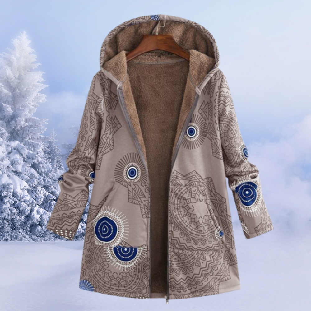 Veste Cleo douillette à capuche pour femme, doublure cocooning et chaleur maintenue adaptée à l'automne.