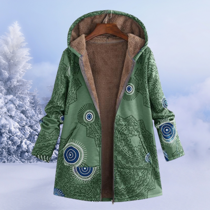 Veste Cleo douillette à capuche pour femme, doublure cocooning et chaleur maintenue adaptée à l'automne.
