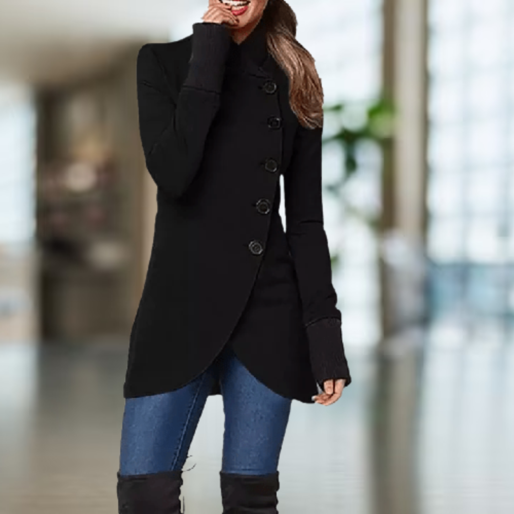 Manteau Cindi asymétrique pour femme, coupe distinctive et matière chaude adaptée à l'hiver.