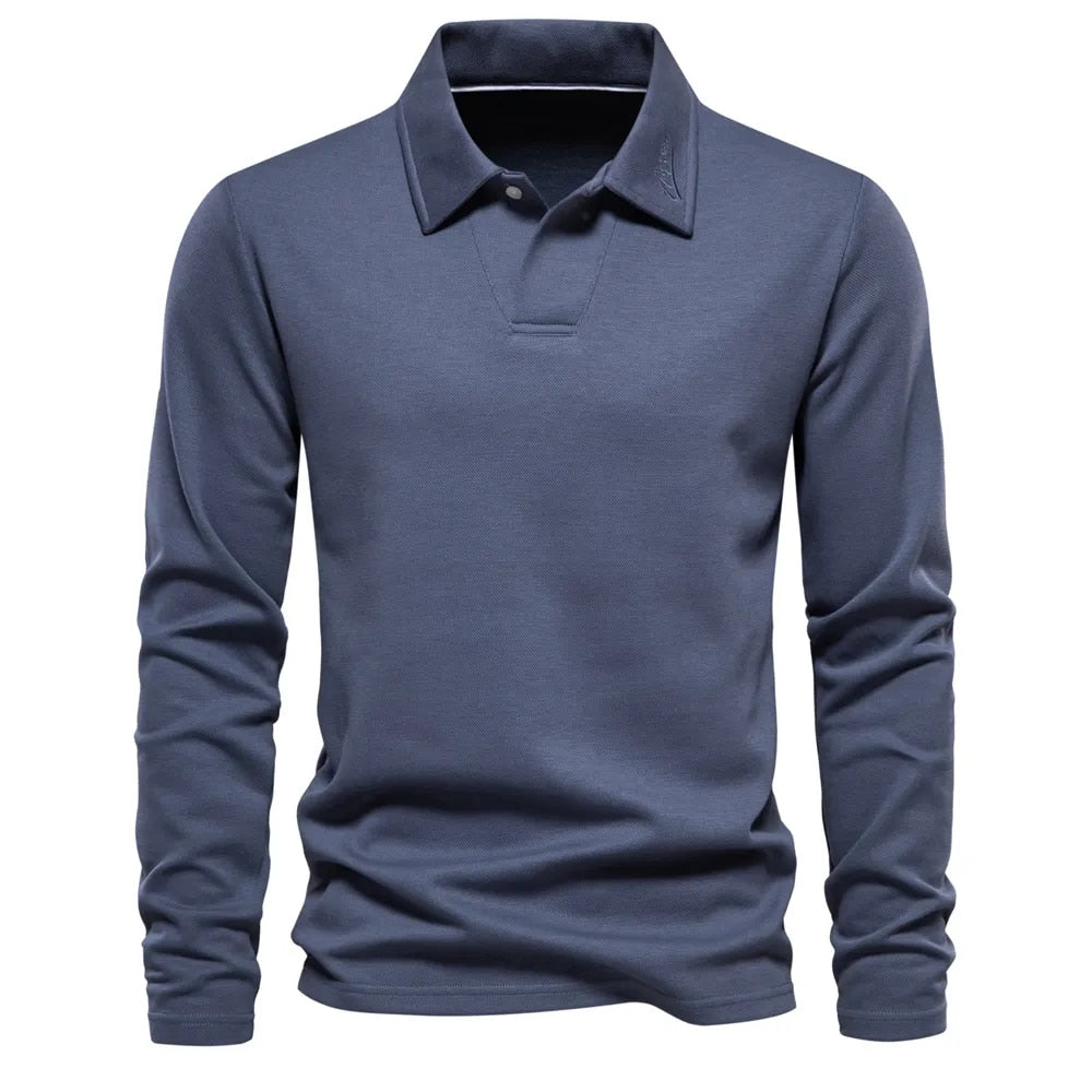 Polo homme bleu ardoise à manches longues, coupe ajustée et design moderne, avec col classique et finition épurée.