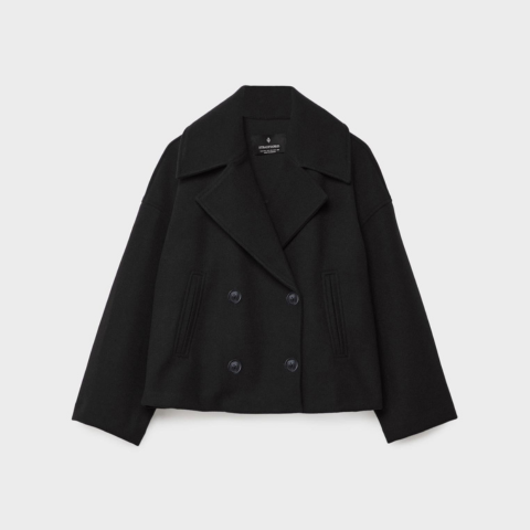 Manteau court croisé Wylia pour femme, coupe structurée double boutonnage adaptée aux tenues hivernales.