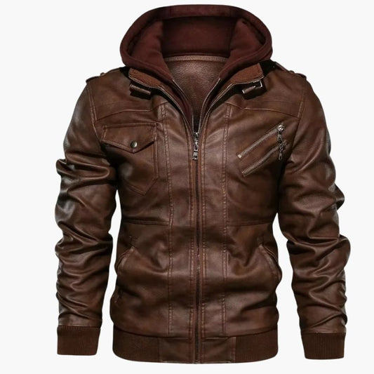 Veste en cuir marron avec capuche intégrée, dotée de fermetures éclair et de poches sur le devant. Le design combine un aspect élégant et fonctionnel, parfait pour les journées froides. La capuche en tissu contraste avec le cuir pour un style unique.