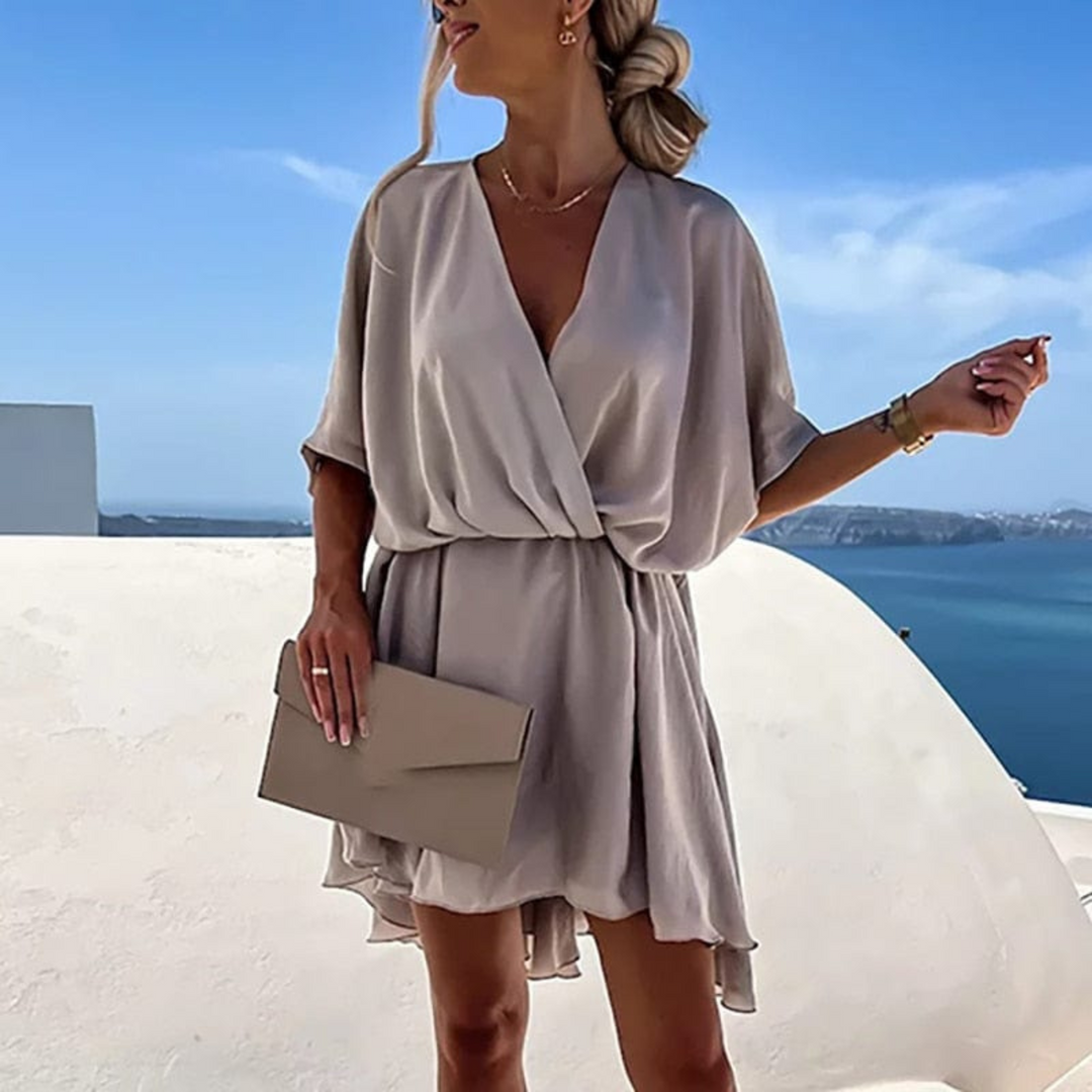 Robe Zorina bohème pour femme, coupe fluide et détails distinctifs adaptés aux tenues estivales.