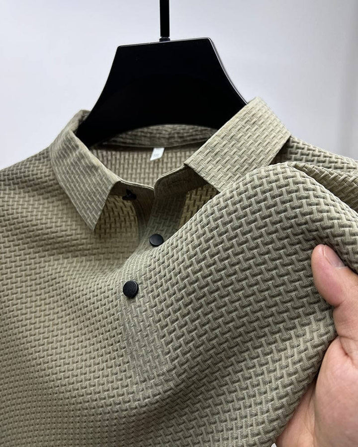 Polo Forzano coupe ajustée pour homme, ligne raffinée et style polyvalent adapté aux tenues masculines.