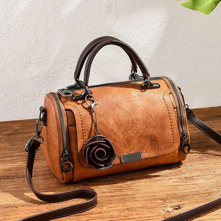 Sac Chavell crossbody pour femme, bandoulière ajustable et finitions soignées adaptées aux tenues polyvalentes.