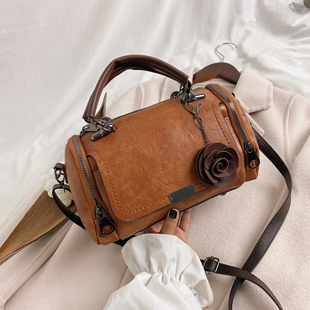 Sac Chavell crossbody pour femme, bandoulière ajustable et finitions soignées adaptées aux tenues polyvalentes.