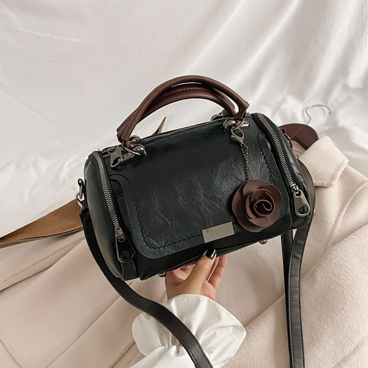 Sac Chavell crossbody pour femme, bandoulière ajustable et finitions soignées adaptées aux tenues polyvalentes.