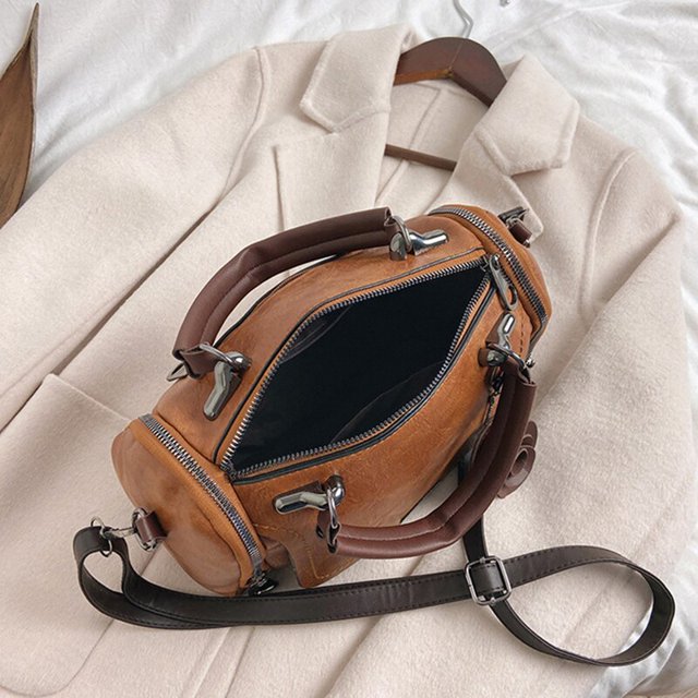 Sac Chavell crossbody pour femme, bandoulière ajustable et finitions soignées adaptées aux tenues polyvalentes.