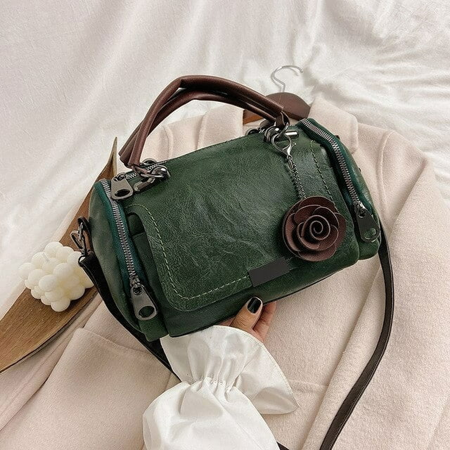 Sac Chavell crossbody pour femme, bandoulière ajustable et finitions soignées adaptées aux tenues polyvalentes.