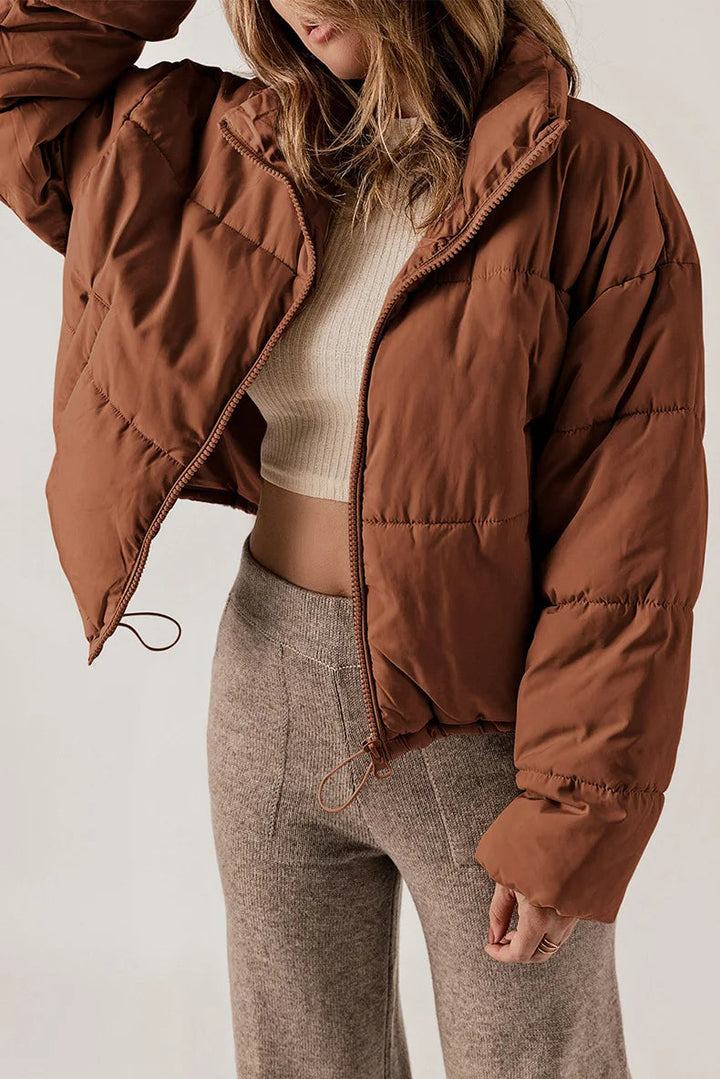 la veste puffer adapté aux tenues polyvalentes.