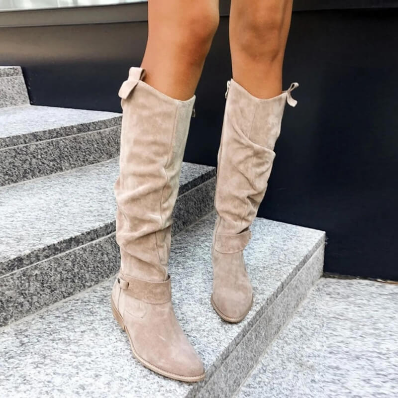 Bottes Isadora chic pour femme, ligne élégante adaptée aux tenues automnales polyvalentes.