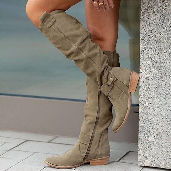 Bottes Isadora chic pour femme, ligne élégante adaptée aux tenues automnales polyvalentes.