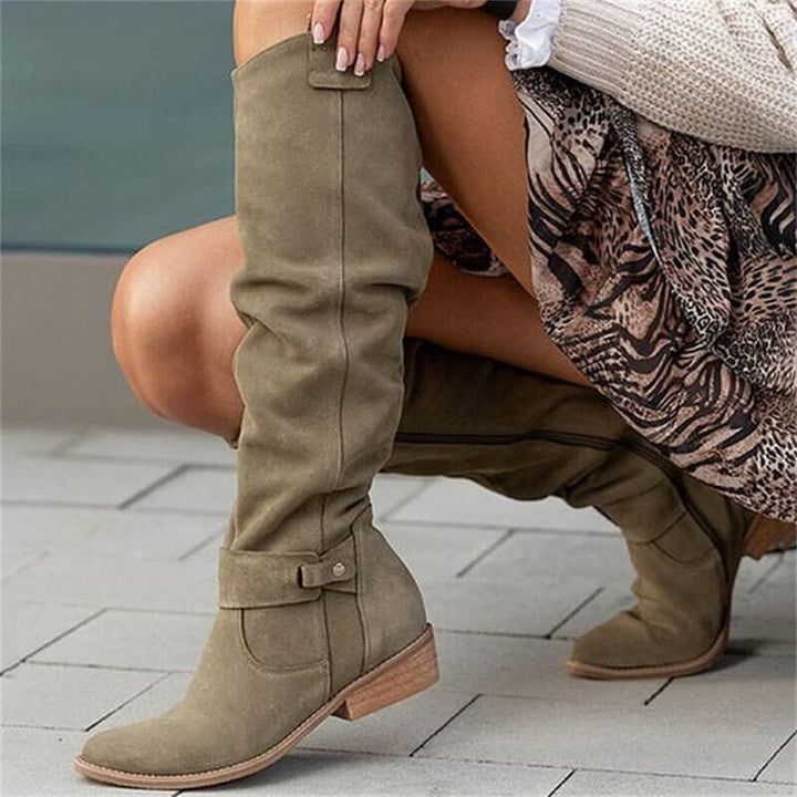 Bottes Isadora chic pour femme, ligne élégante adaptée aux tenues automnales polyvalentes.