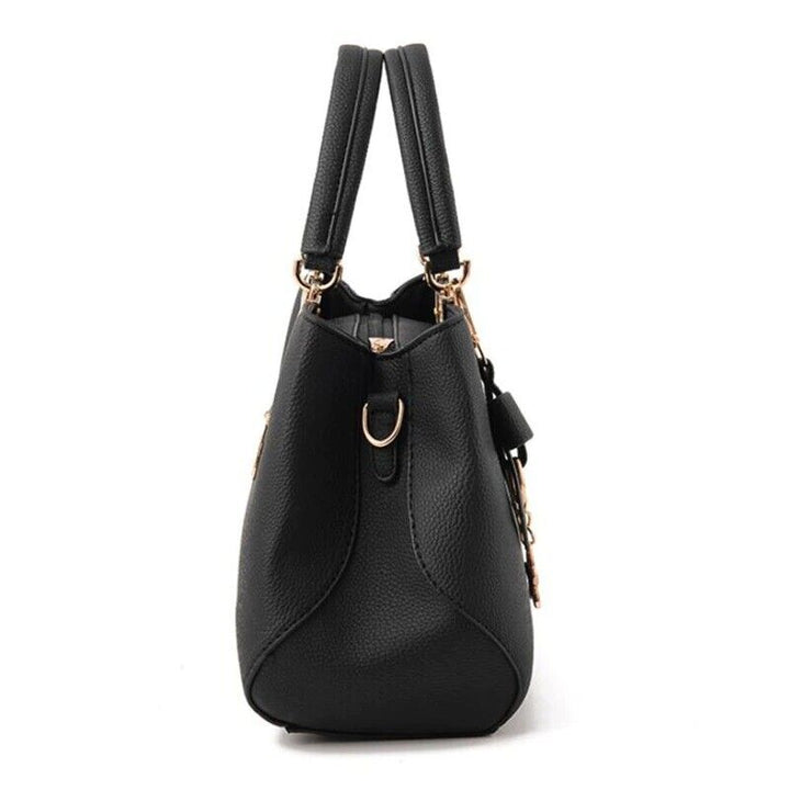 Sac Claudete élégant à bandoulière pour femme, ligne raffinée adaptée aux tenues polyvalentes.