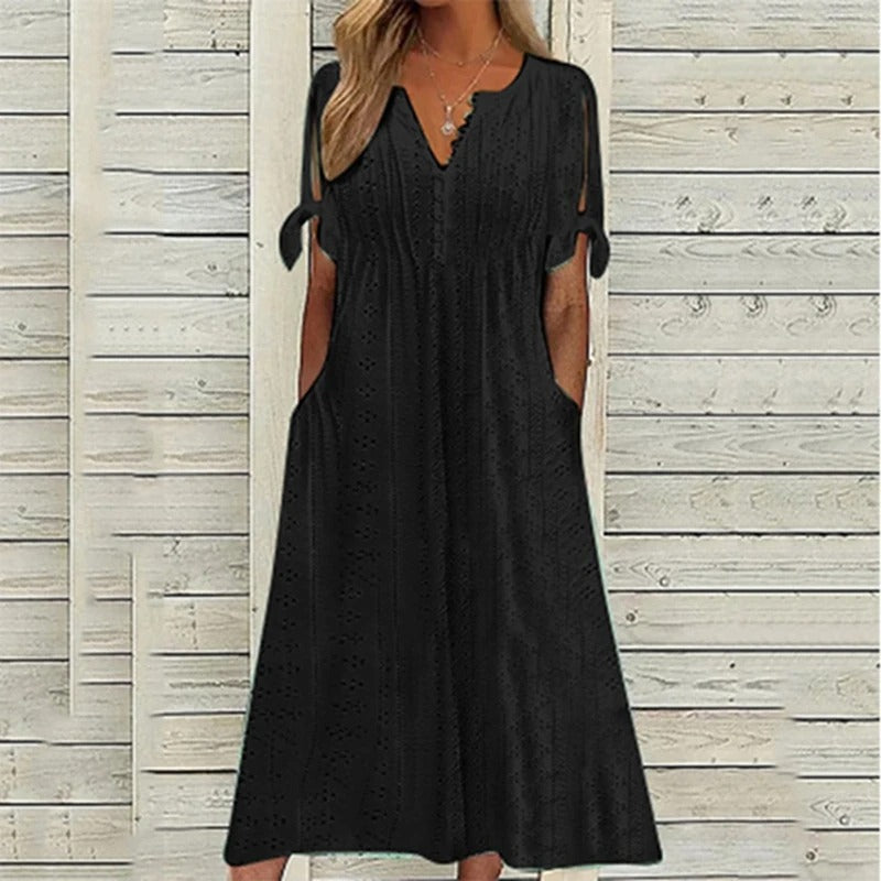 Robe Ludivine élégante pour femme, coupe raffinée et finitions soignées adaptées aux occasions habillées.