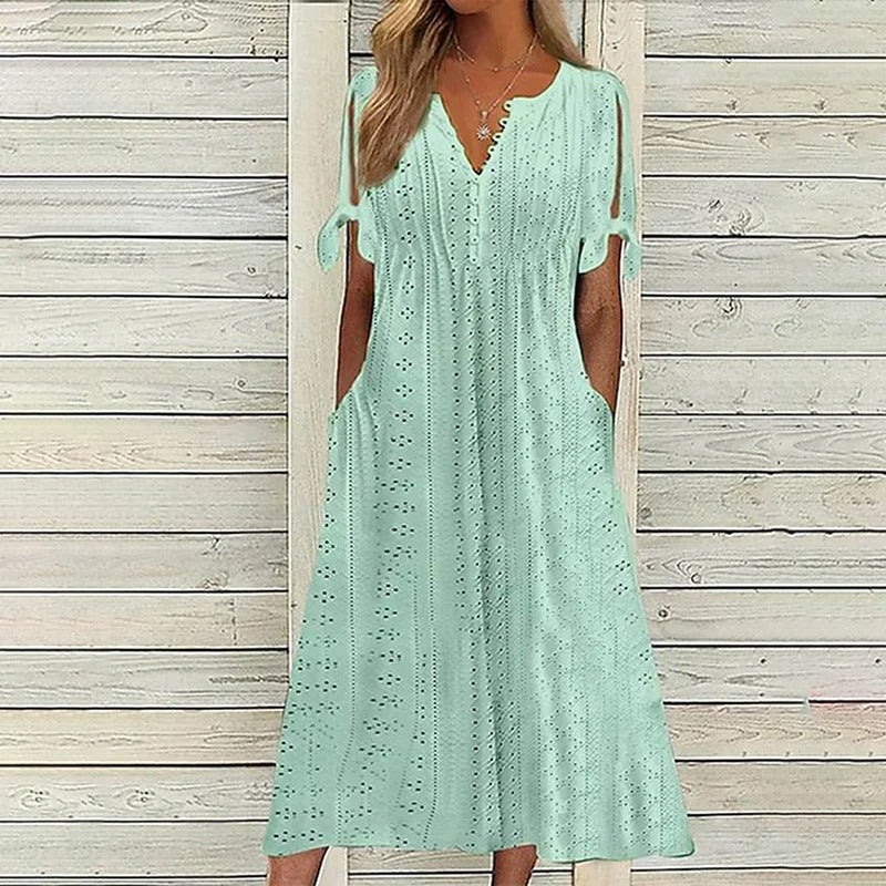 Robe Ludivine élégante pour femme, coupe raffinée et finitions soignées adaptées aux occasions habillées.