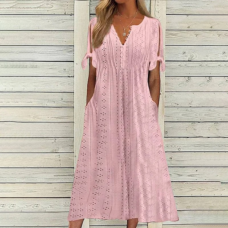 Robe Ludivine élégante pour femme, coupe raffinée et finitions soignées adaptées aux occasions habillées.