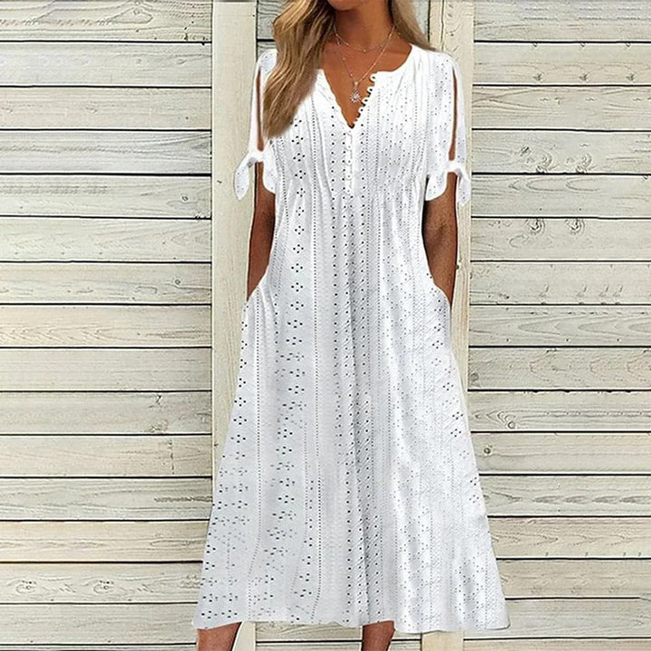 Robe Ludivine élégante pour femme, coupe raffinée et finitions soignées adaptées aux occasions habillées.